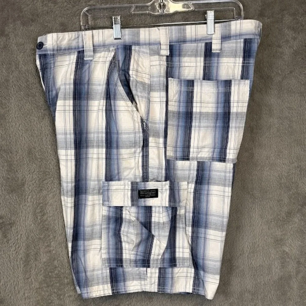 Wrangler Mens Blue White Plaid Cargo Shorts Size 38 Cotton 60CMW4D Relaxed Fit